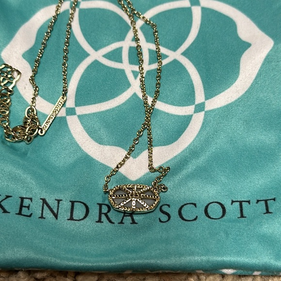 Kendra Scott Elisa Gold Pendant Necklace in Platinum Drusy - Picture 3 of 6